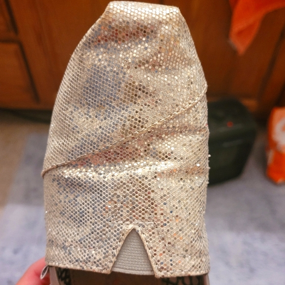 Tom's - Picture 3 of 5